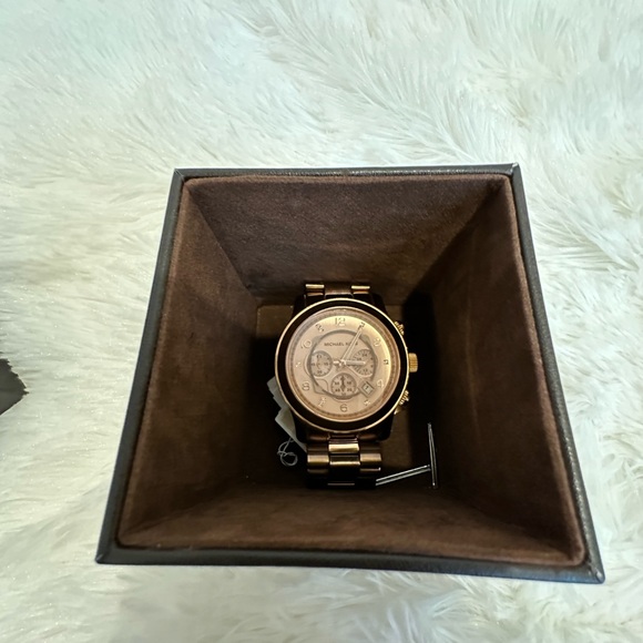 LIMITED EDITION Michael Kors Women’s Watch in Rose Gold - Picture 4 of 10